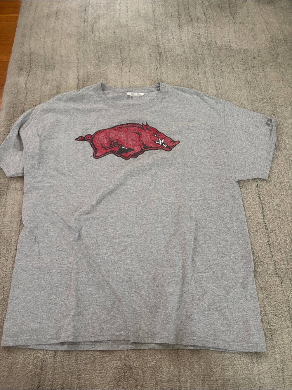 Gray Short-Sleeve T-Shirt with Red Razorback Graphic